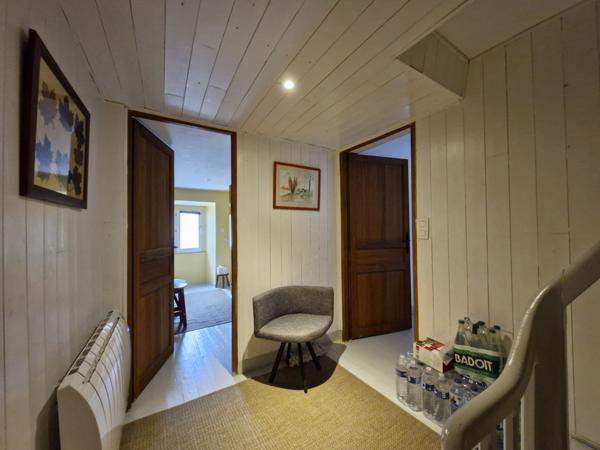 MAISON DE VILLE - 3 CHAMBRES - COUR et DEPENDANCE