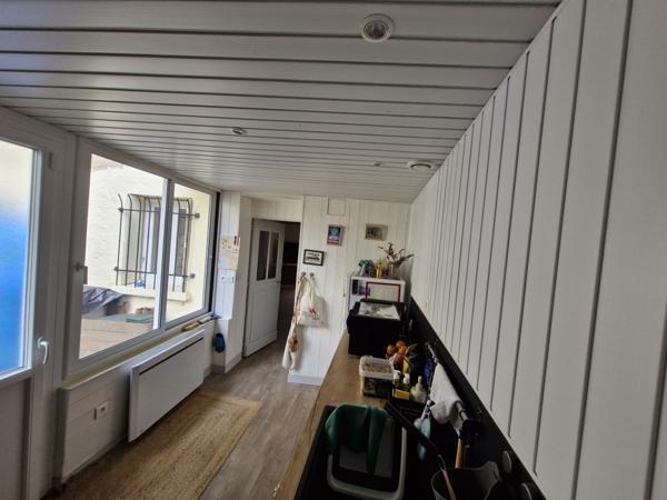 MAISON DE VILLE - 3 CHAMBRES - COUR et DEPENDANCE