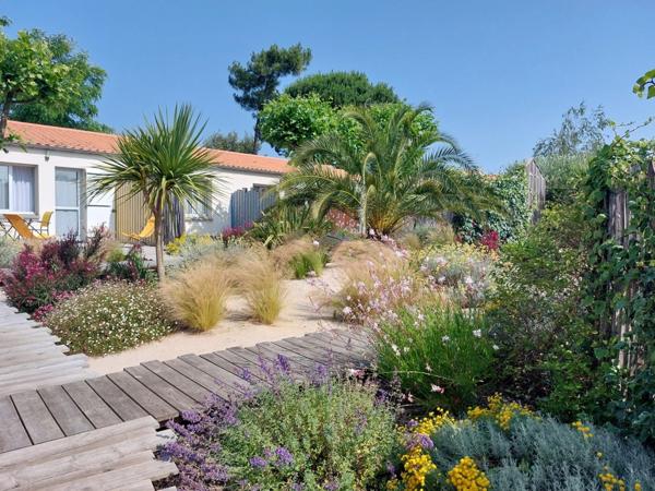 EXCLU CAPIFRANCE A Vendre ILE D'OLERON (17) en coeur village - Résidence para-hôtelière 11 meublés 3* proche plage