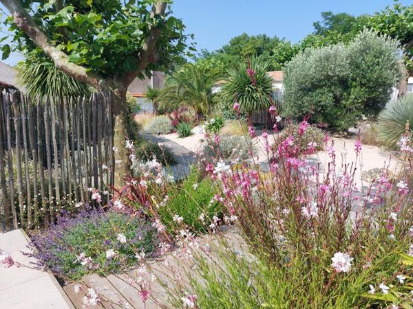 EXCLU CAPIFRANCE A Vendre ILE D'OLERON (17) en coeur village - Résidence para-hôtelière 11 meublés 3* proche plage