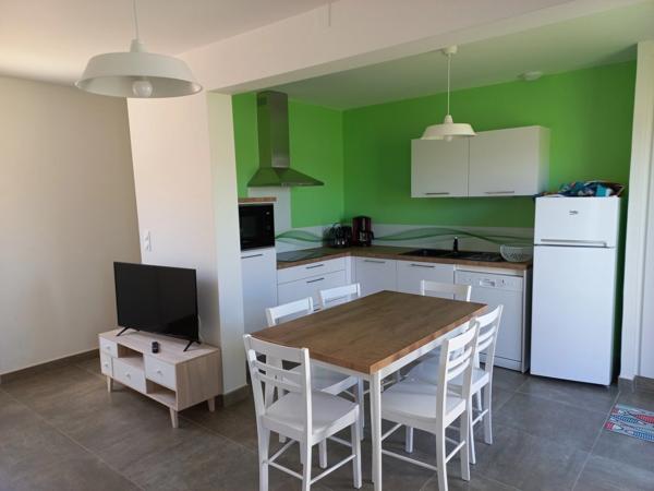 EXCLU CAPIFRANCE A Vendre ILE D'OLERON (17) en coeur village - Résidence para-hôtelière 11 meublés 3* proche plage