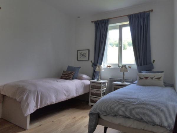 Maison à vendre 7 pièces Proche de SAULIEU (21): 146m², 3 chambres, terrasse, piscine, terrain 2400m². Prix: 385 000€