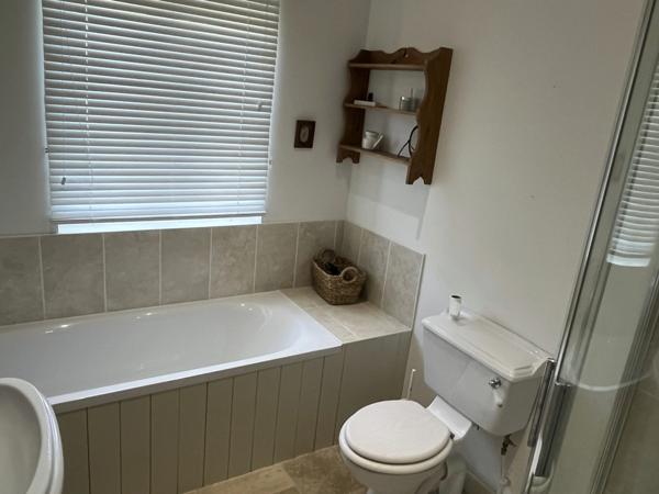 Maison à vendre 7 pièces Proche de SAULIEU (21): 146m², 3 chambres, terrasse, piscine, terrain 2400m². Prix: 385 000€