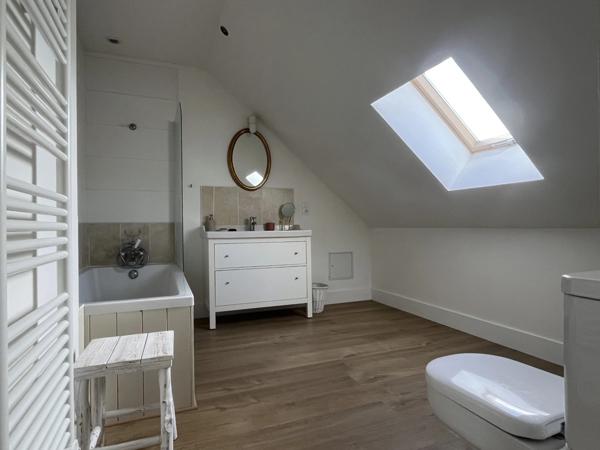 Maison à vendre 7 pièces Proche de SAULIEU (21): 146m², 3 chambres, terrasse, piscine, terrain 2400m². Prix: 385 000€