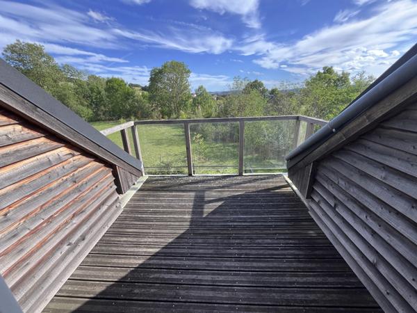 Maison à vendre 7 pièces Proche de SAULIEU (21): 146m², 3 chambres, terrasse, piscine, terrain 2400m². Prix: 385 000€