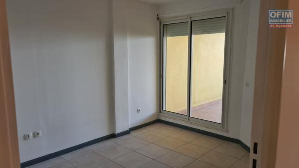 A vendre appartement F2 avec grande varangue + jardinet idéal investisseur (locataire en place)