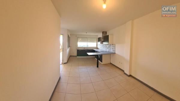 A vendre appartement F2 avec grande varangue + jardinet idéal investisseur (locataire en place)