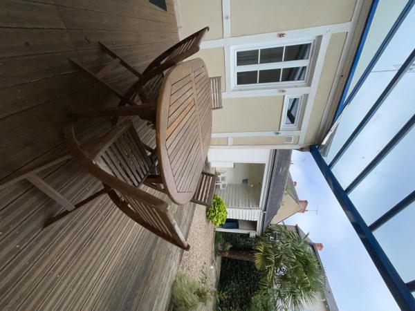 Maison 4 chambres, 2 bureaux, jardin, terrasse.