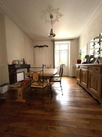 Maison 4 chambres, 2 bureaux, jardin, terrasse.