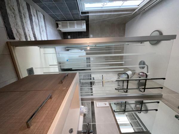 Maison 4 chambres, 2 bureaux, jardin, terrasse.