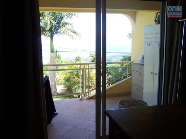 A vendre magnifique appartement de Type F2 d'environ 55 m² dans résidence avec piscine la Tampon 14 éme