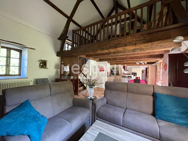 CHAUMIERE sur 3675 m² de verdure - GRAND-CHAMP