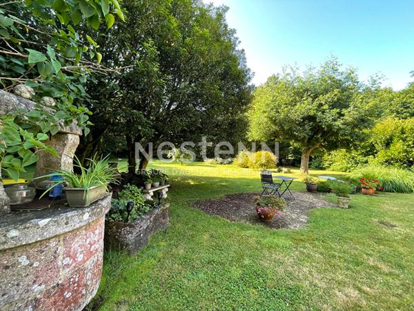 CHAUMIERE sur 3675 m² de verdure - GRAND-CHAMP