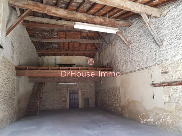Parking / Box à vendre de 110 m²