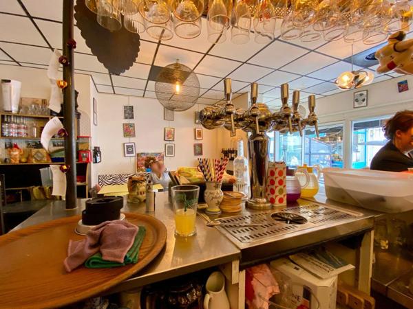 "Terrasse d'Exception en Hyper-Centre de Nantes : Votre Bar-Brasserie de Rêve Vous Attend !"