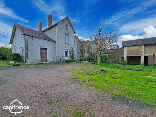 BRIE (79) A rénover : 163 m² habitables + 400 m² de dépendances sur 2 111 m² de terrain