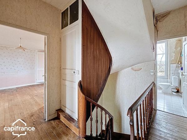 BRIE (79) A rénover : 163 m² habitables + 400 m² de dépendances sur 2 111 m² de terrain