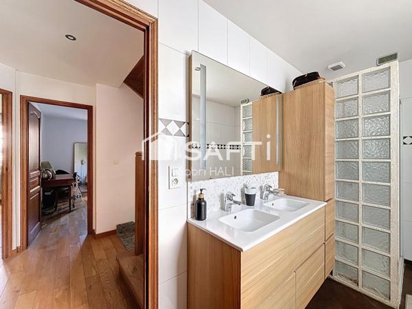 BOIS-COLOMBES- Impasse au calme- Emplacement premium- 6 piéces- 4 chambres, stationnement, garage.