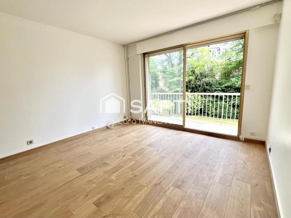 Studio lumineux avec double balcon et double cave