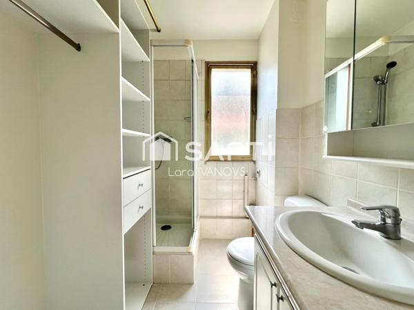 Studio lumineux avec double balcon et double cave