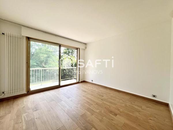 Studio lumineux avec double balcon et double cave