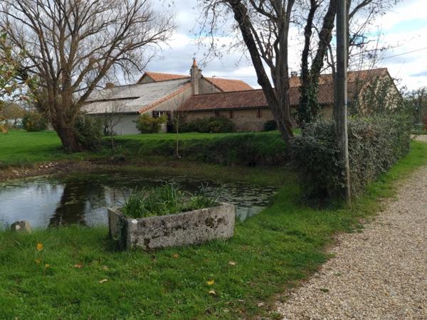 MAISON de CARACTERE - 274m² - 5 Chambres - SILLARS - 86320