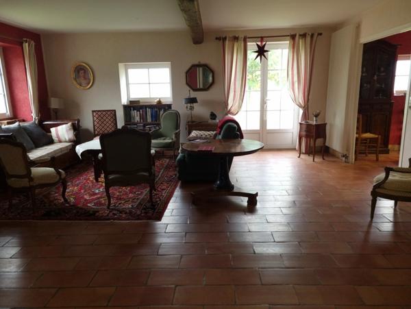 MAISON de CARACTERE - 274m² - 5 Chambres - SILLARS - 86320
