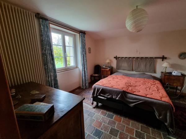 MAISON de CARACTERE - 274m² - 5 Chambres - SILLARS - 86320