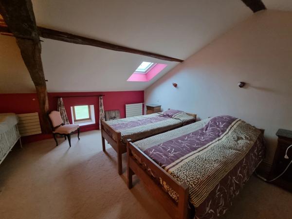 MAISON de CARACTERE - 274m² - 5 Chambres - SILLARS - 86320