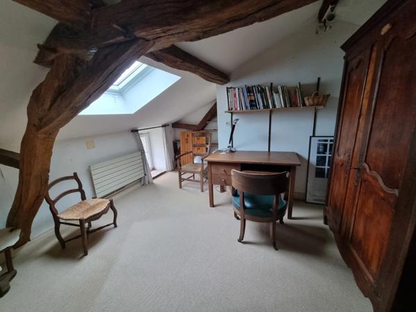 MAISON de CARACTERE - 274m² - 5 Chambres - SILLARS - 86320