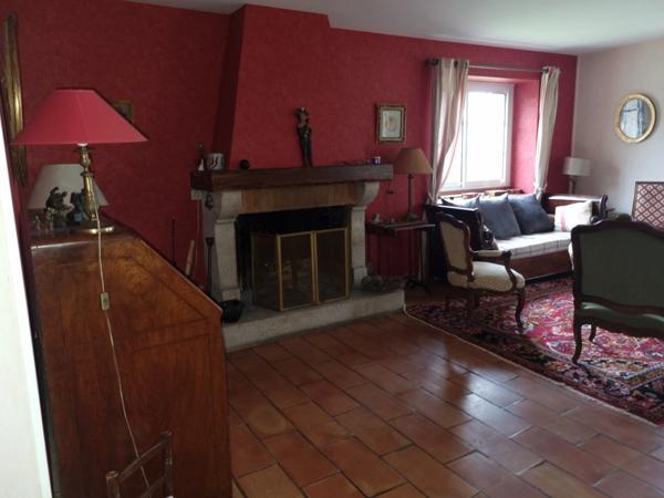 MAISON de CARACTERE - 274m² - 5 Chambres - SILLARS - 86320