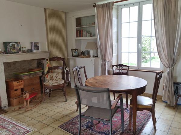MAISON de CARACTERE - 274m² - 5 Chambres - SILLARS - 86320