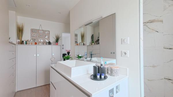 Maison
         7 pièces
        - 225 m² Bien prestige 750 000 € *