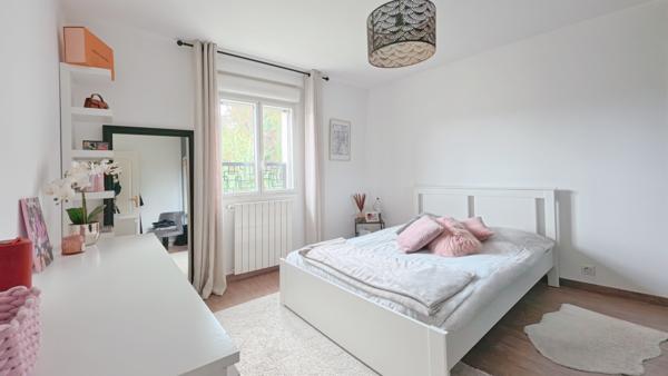 Maison
         7 pièces
        - 225 m² Bien prestige 750 000 € *