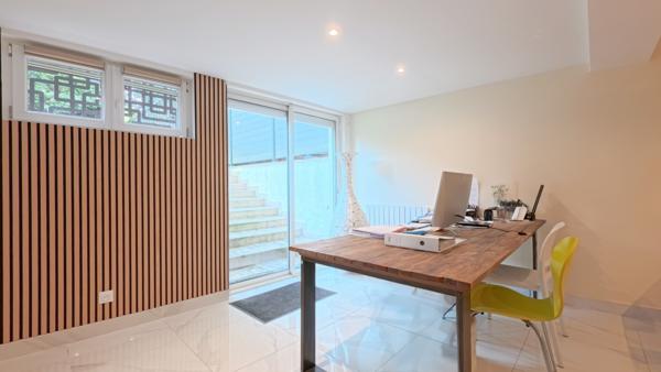 Maison
         7 pièces
        - 225 m² Bien prestige 750 000 € *
