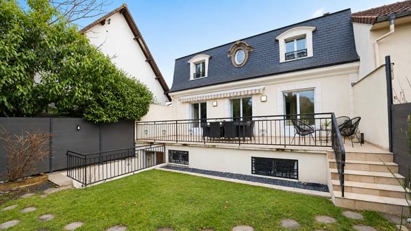 Maison
         7 pièces
        - 225 m² Bien prestige 750 000 € *