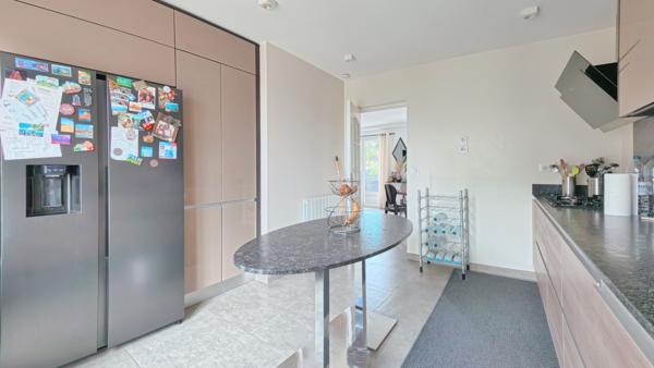 Maison
         7 pièces
        - 225 m² Bien prestige 750 000 € *