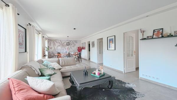 Maison
         7 pièces
        - 225 m² Bien prestige 750 000 € *