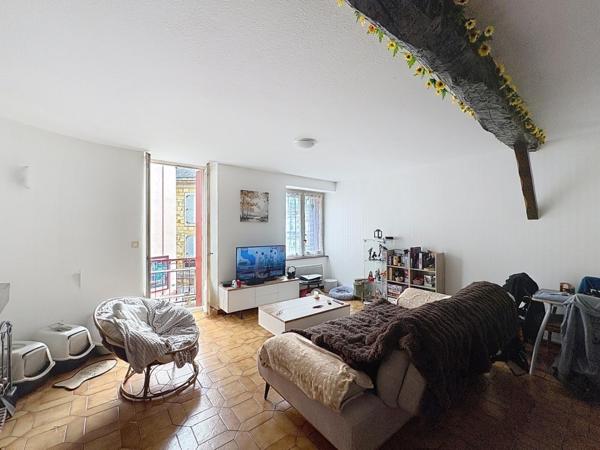 Centre-ville – Immeuble de caractère avec cachet et potentiel locatif