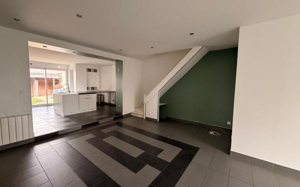 Maison à louer    3 pièces •  Attiches