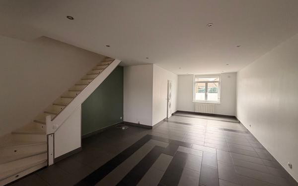 Maison à louer    3 pièces •  Attiches