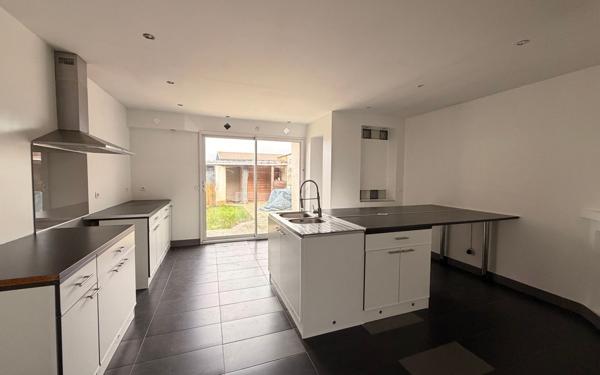 Maison à louer    3 pièces •  Attiches