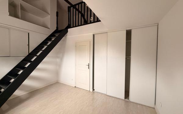 Maison à louer    3 pièces •  Attiches