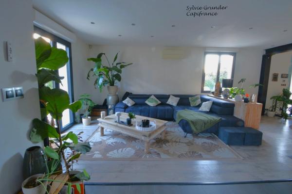 Maison à vendre 6 pièces SENAS (13)avec dépendance piscine lagon et parc arboré