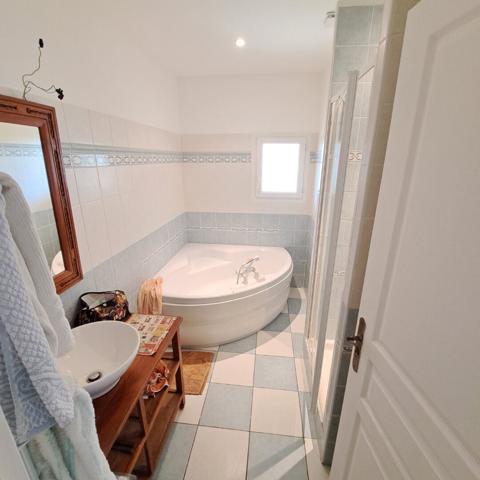 A VENDRE MAISON PLAIN PIED / JARDIN / GARAGE / PISCINE