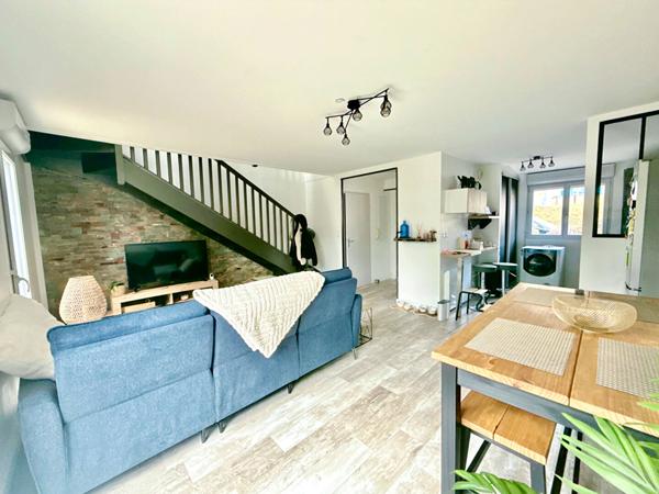 A VENDRE : MAISON MITOYENNE T3 AVEC PISCINE, GARAGE ET JARDIN PRIVATIF