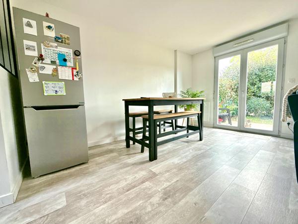 A VENDRE : MAISON MITOYENNE T3 AVEC PISCINE, GARAGE ET JARDIN PRIVATIF