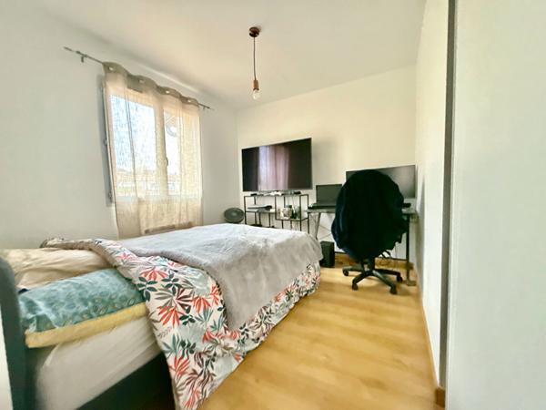 A VENDRE : MAISON MITOYENNE T3 AVEC PISCINE, GARAGE ET JARDIN PRIVATIF