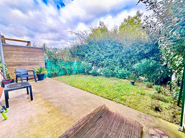 A VENDRE : MAISON MITOYENNE T3 AVEC PISCINE, GARAGE ET JARDIN PRIVATIF