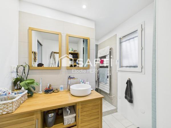 Maison rénovée 150 m² de plain-pied, 4 chambres, jardin et carport